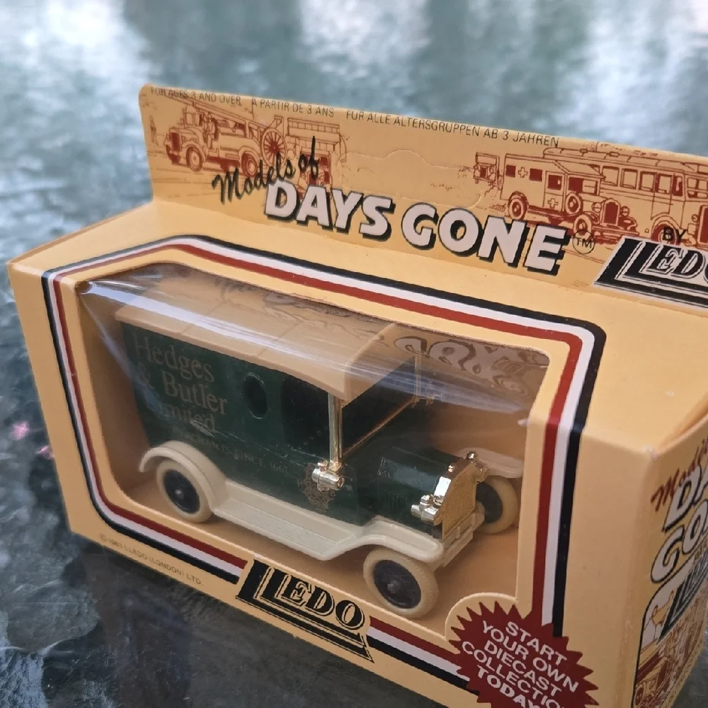 Lledo Vintage Toy Truck - Green and Cream